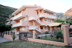 Отель Apartmani Milacic  Сутоморе